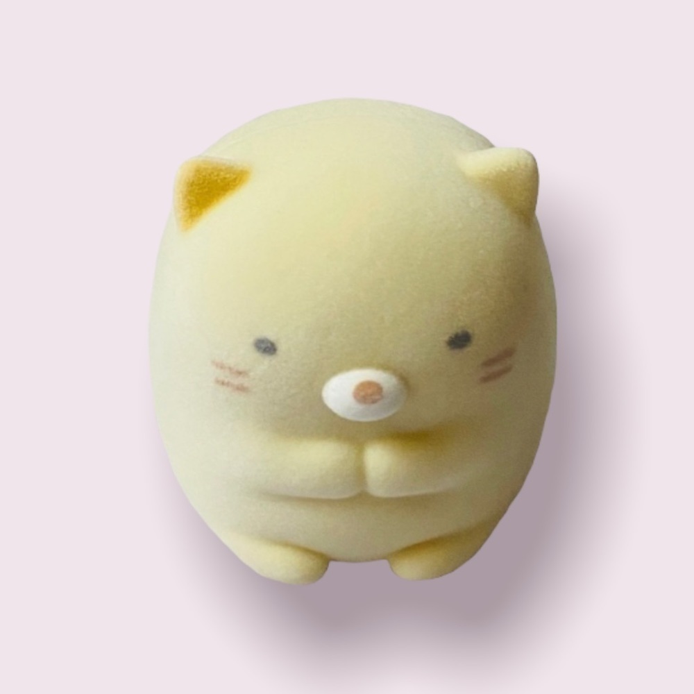 Sumikko Gurashi Neko Flocked Capsule Toy